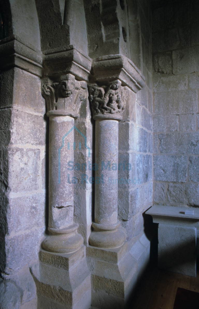 Columnas de la portada meridional de la nave