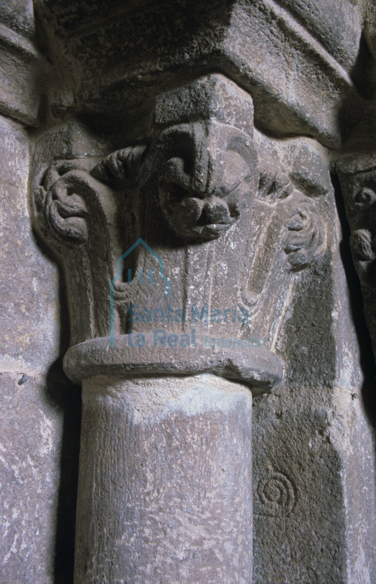 Capitel de la portada meridional de la nave
