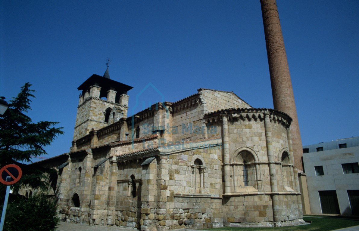 Exterior de la iglesia desde el sureste