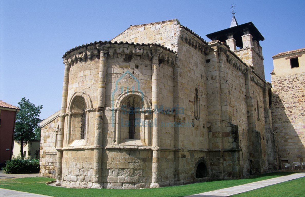 Exterior de la cabecera desde el noreste