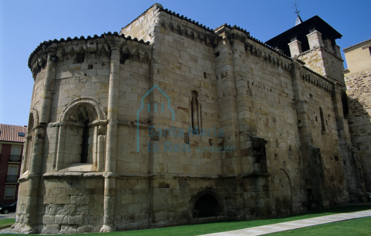 Exterior de la cabecera y del muro norte