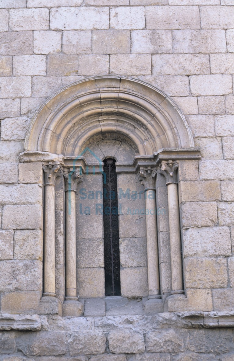 Ventana de la cabecera