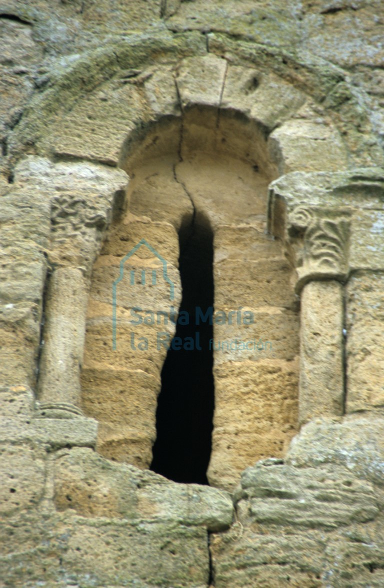 Ventana de las ruinas de San Nicolás