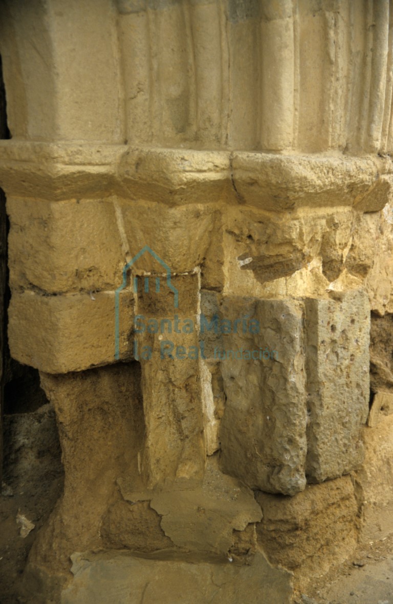 Detalle de la portada en la iglesia Detalle de la portada en la iglesia