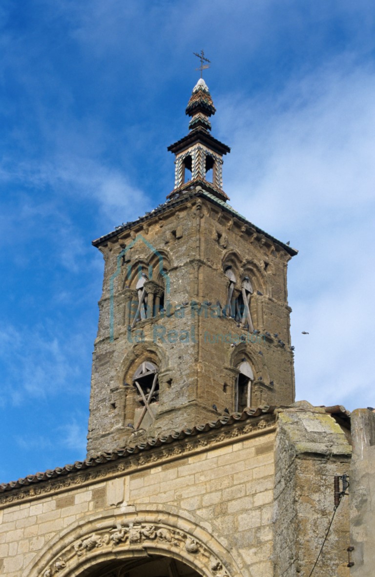 Vista de la torre de la iglesia