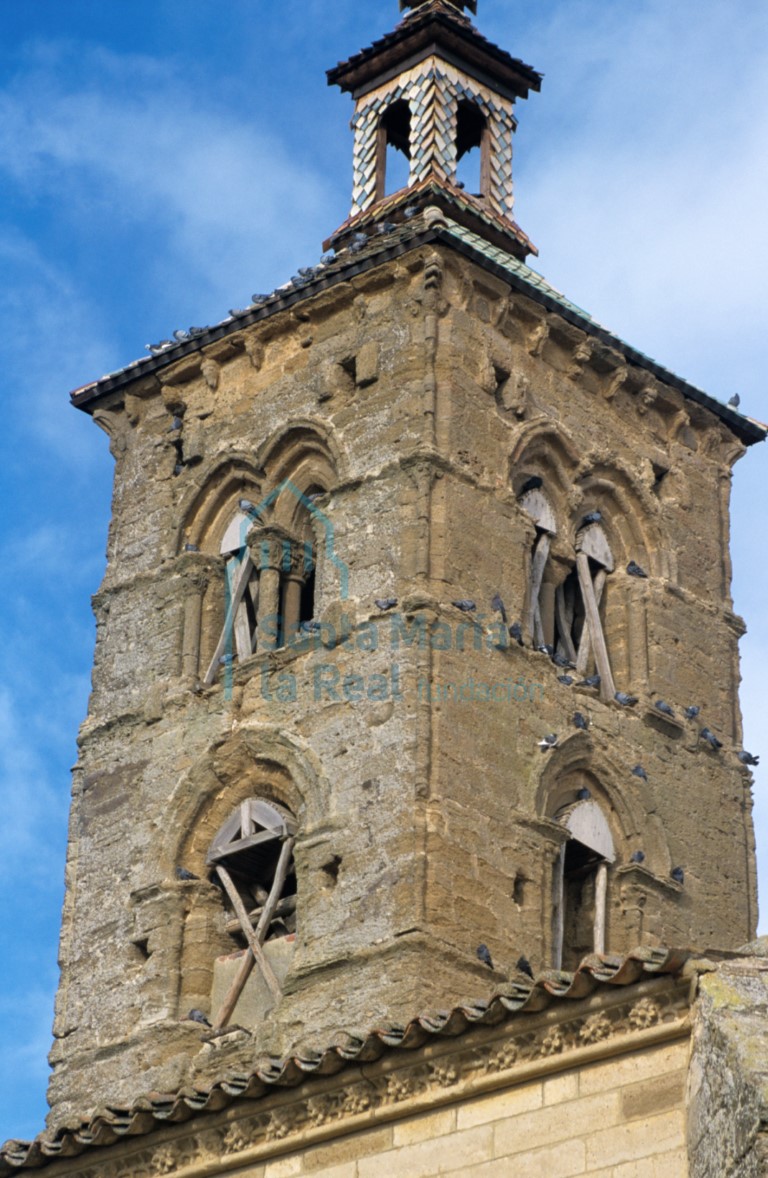 Vista de la torre de la iglesia