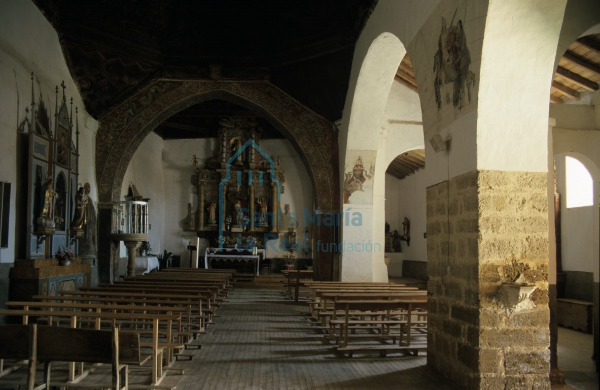 Interior hacia la cabecera