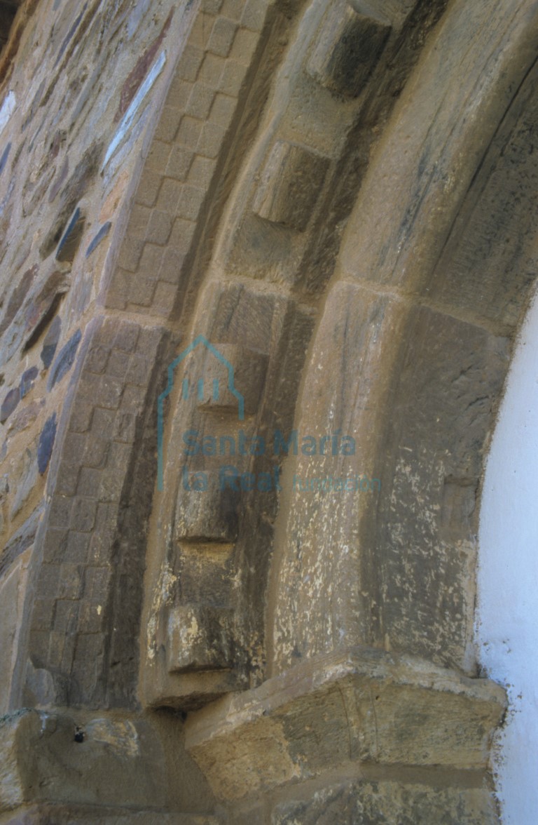 Detalle arquivoltas de la portada septentrional