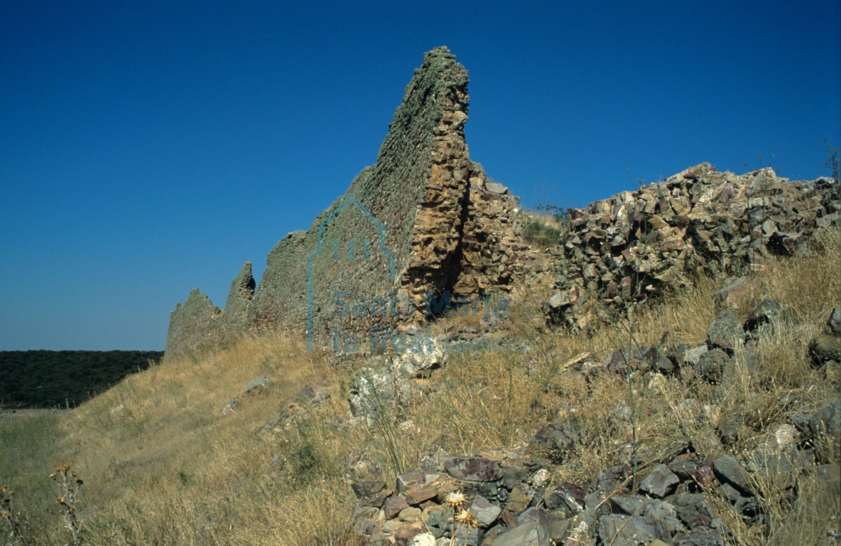 Restos de la antigua muralla de la ciudad de Castrotorafe