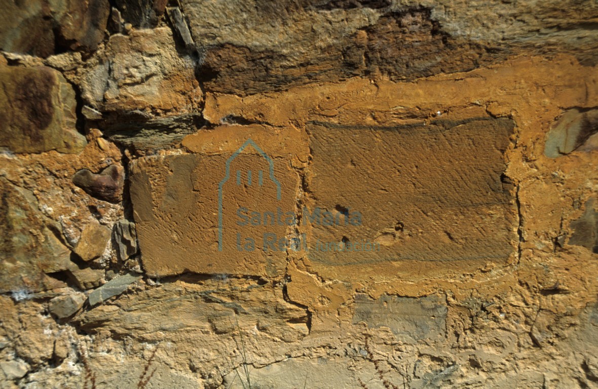 Detalle del muro del castillo de Castrotorafe