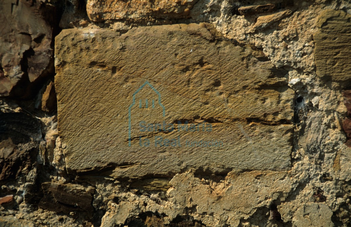 Detalle del muro del castillo de Castrotorafe