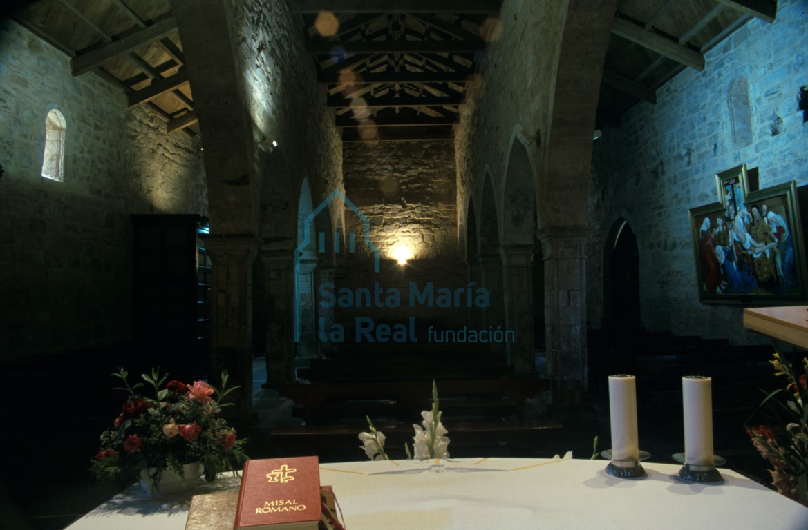 Vista del interior hacia los pies de la iglesia