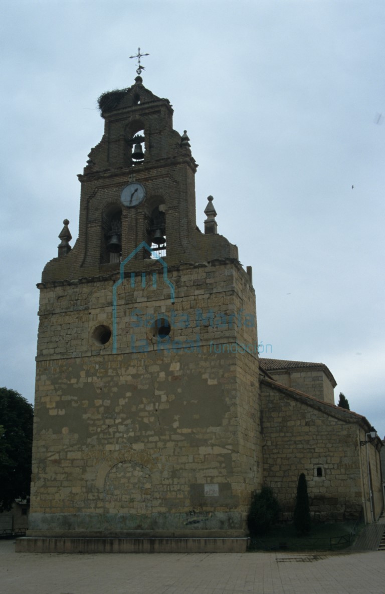 Vista de la fachada occidental