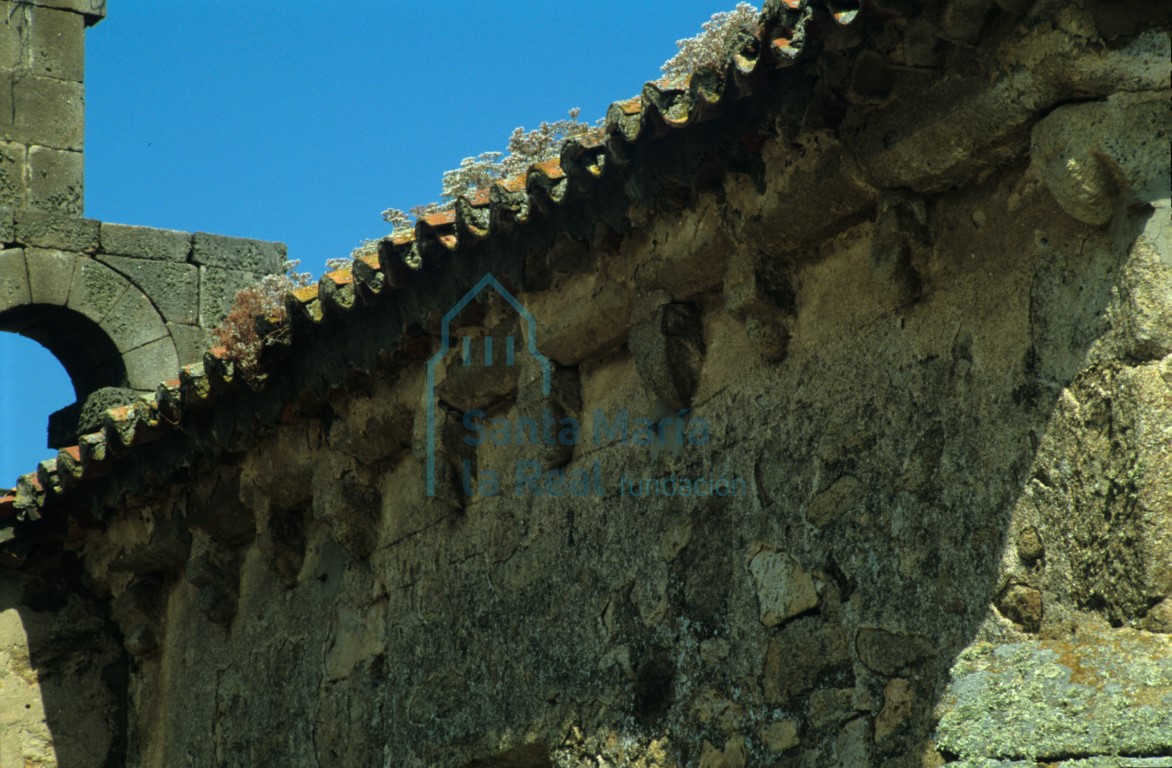 Alero meridional de la cabecera