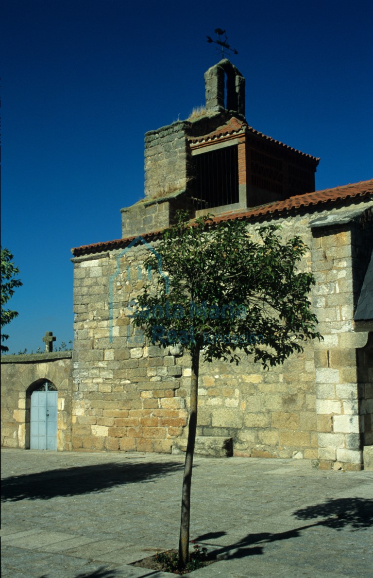 Vista de la espadaña desde el sureste