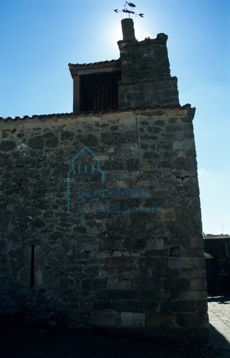 Vista de la espadaña desde el norte