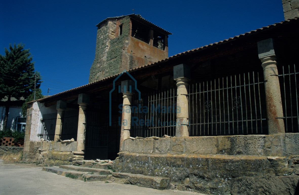 Fachada meridional del templo