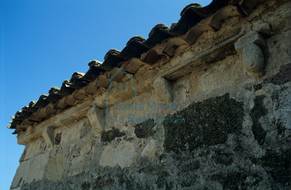 Alero norte de la cabecera