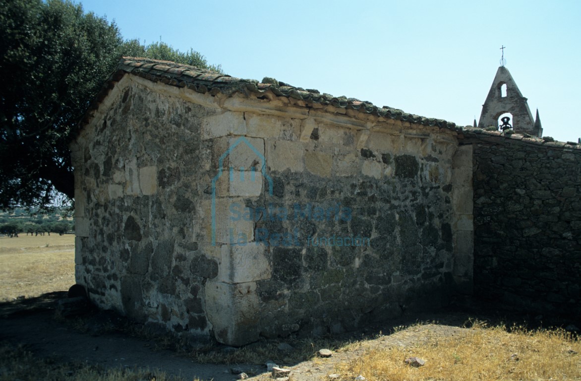 Cabecera, muro septentrional
