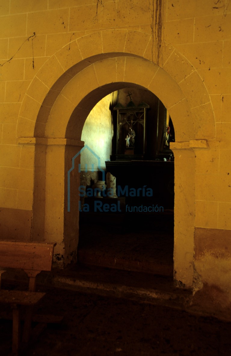 Arco triunfal que da acceso a la cabecera