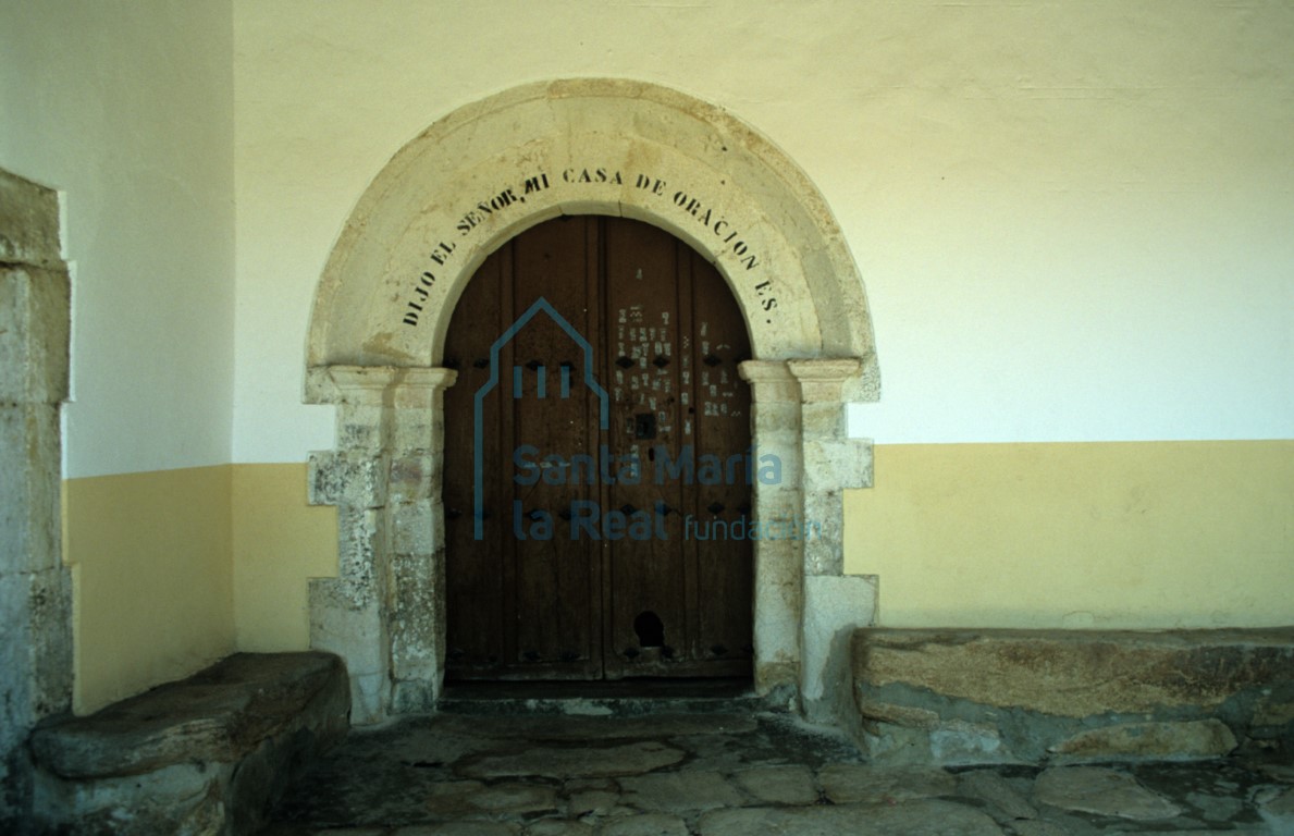 Vista de la portada de la iglesia de Santa Eulalia