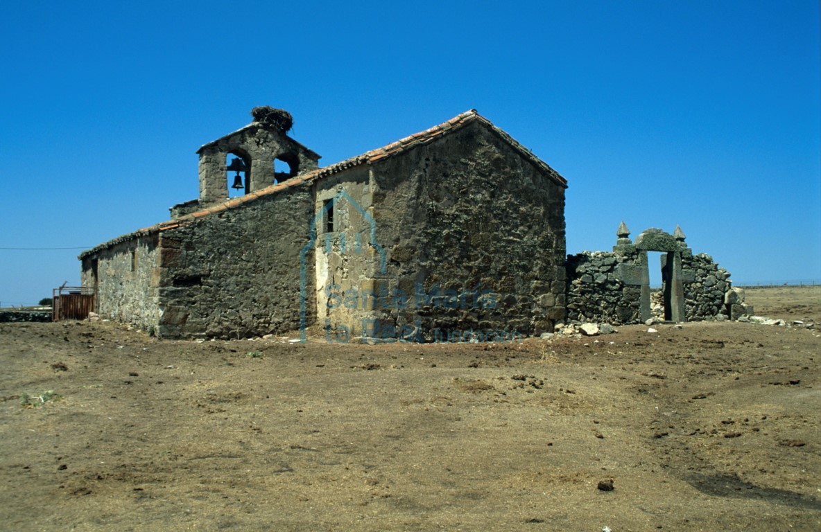 Vista de la iglesia desde el sureste