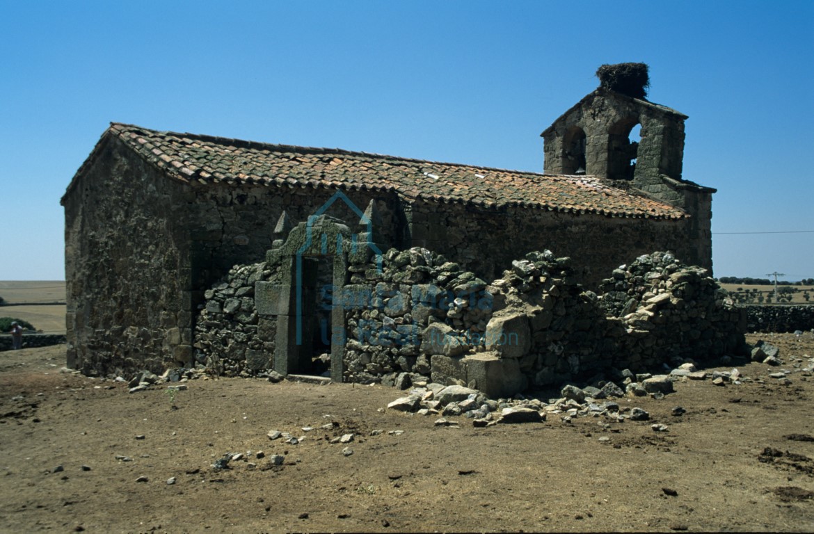 Vista de la iglesia desde el noreste