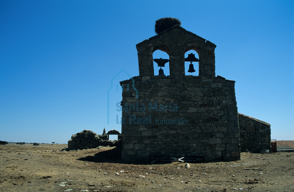 Vista de la espadaña Vista de la espadaña