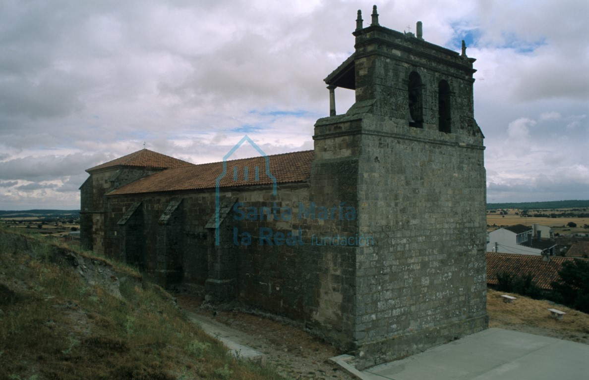 La iglesia vista desde el noroeste