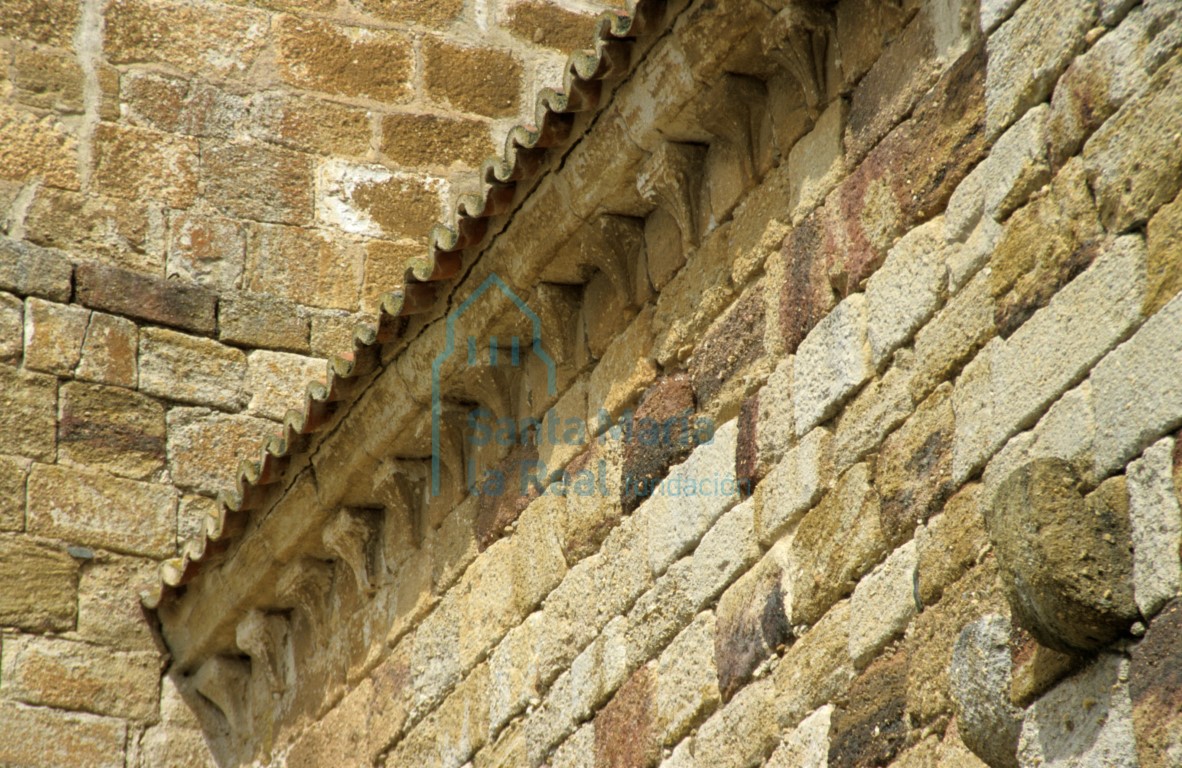 Canecillos del ábside