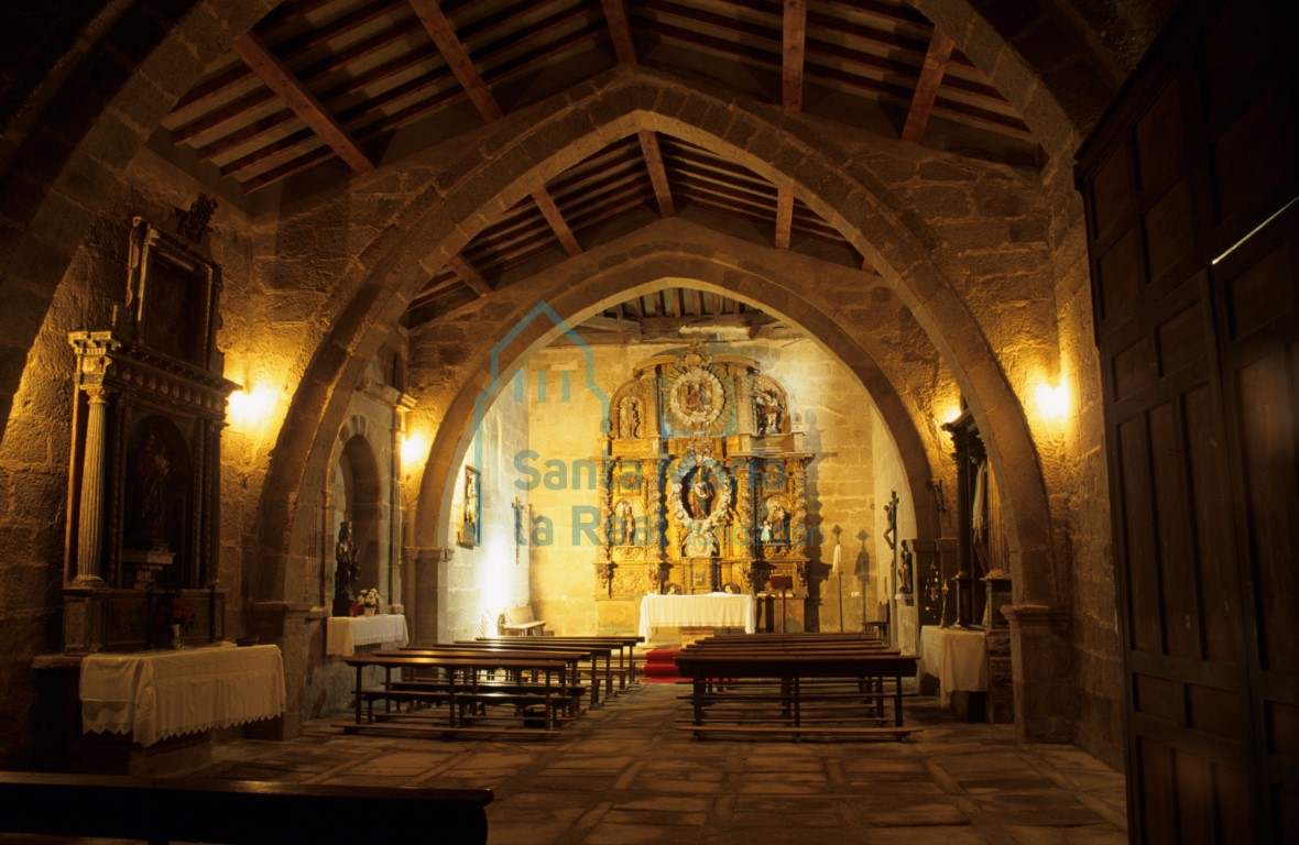 Interior visto hacia la cabecera