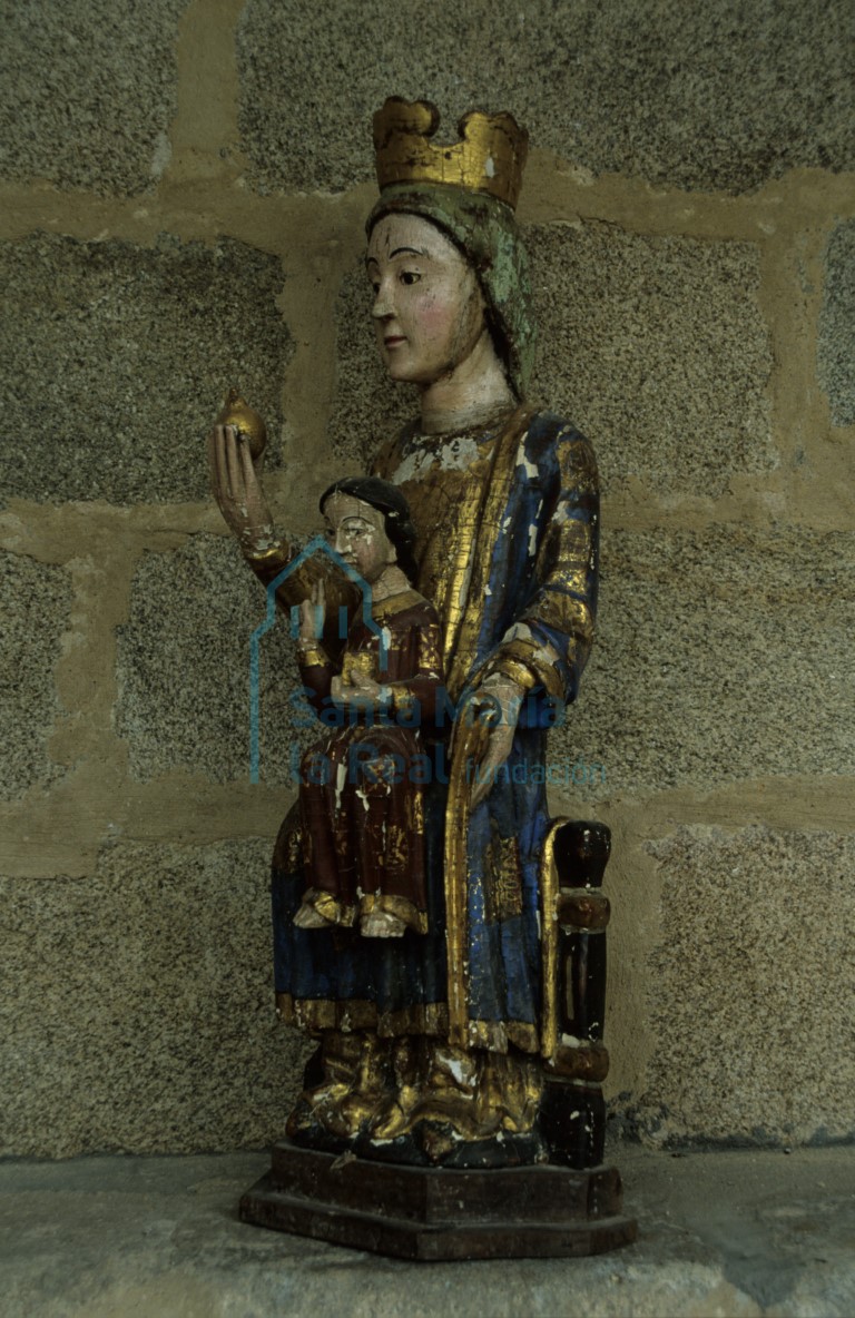 Vista lateral de la Virgen de Gracia