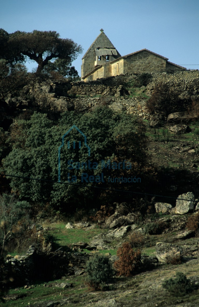 La iglesia vista desde el oriente