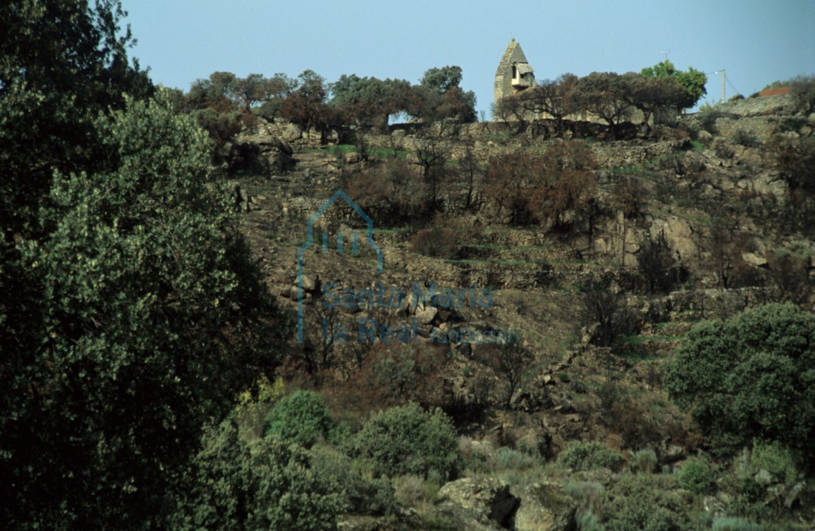 Vista panorámica de la iglesia y el entorno
