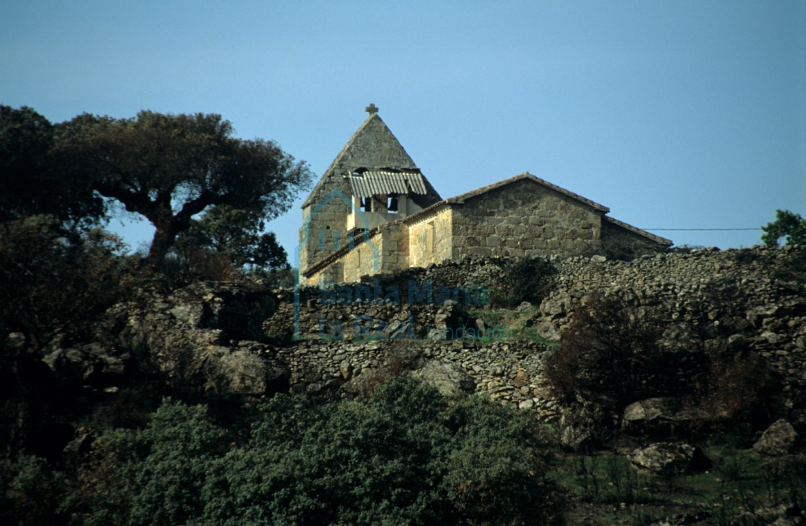 La iglesia vista desde el este
