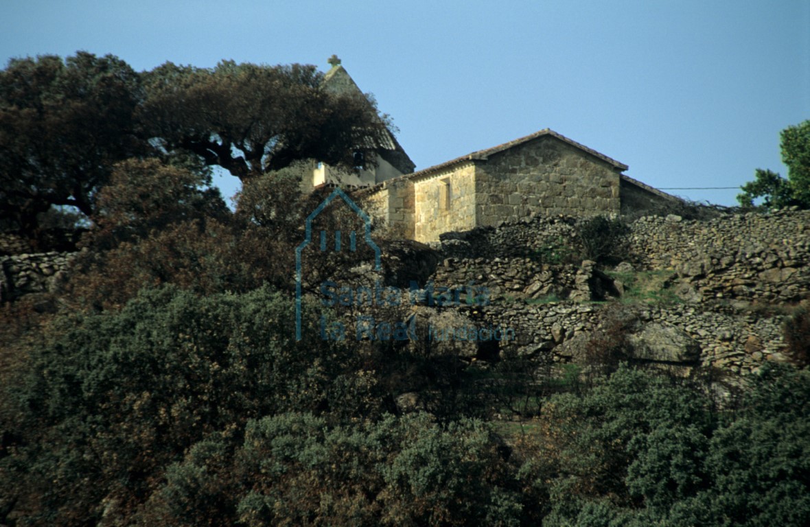 La iglesia vista desde el este