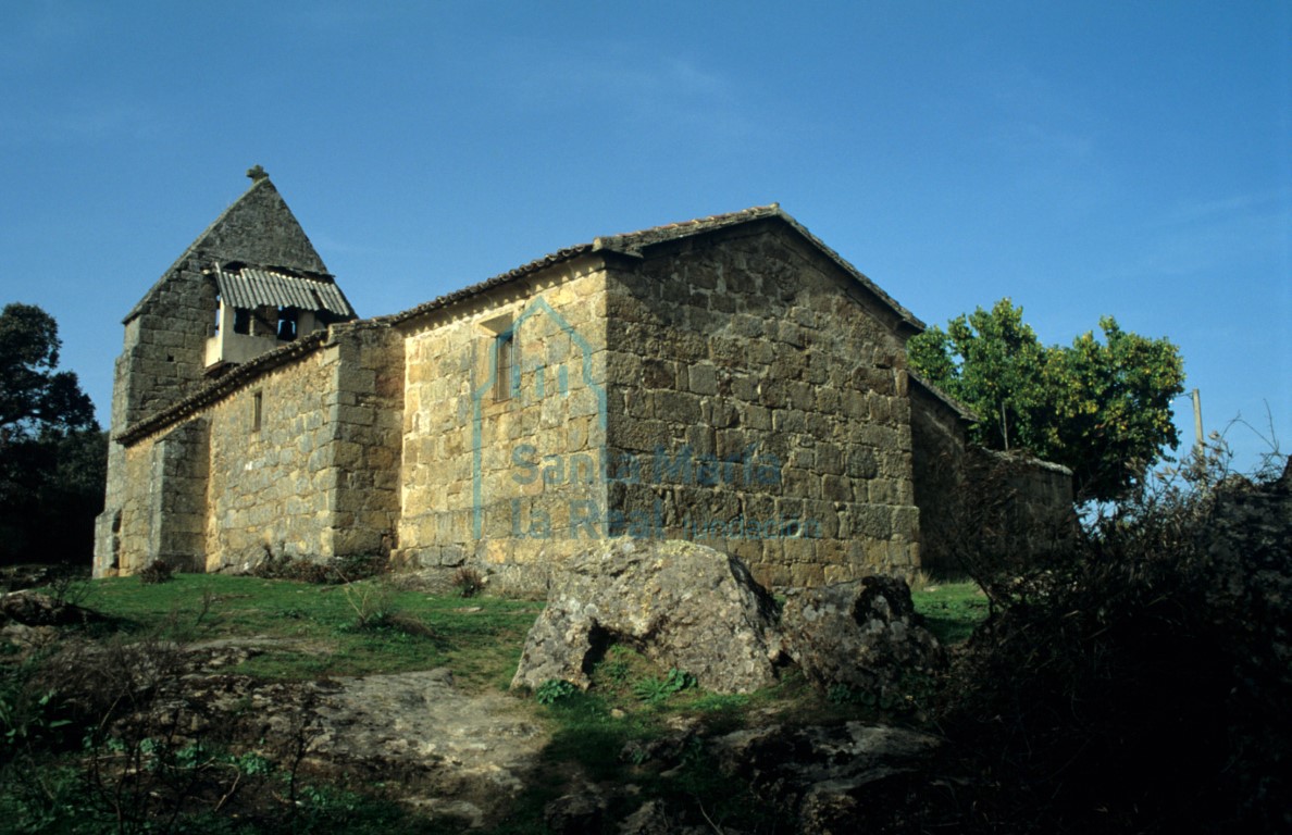 Vista de la iglesia desde el sureste