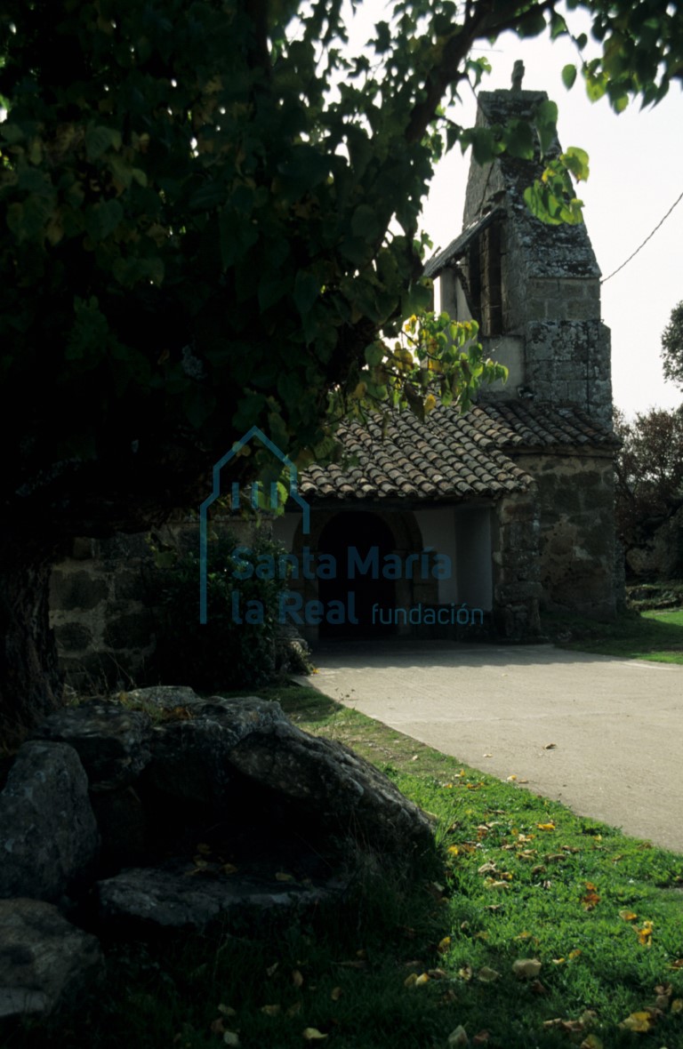 Vista general de la iglesia desde el norte