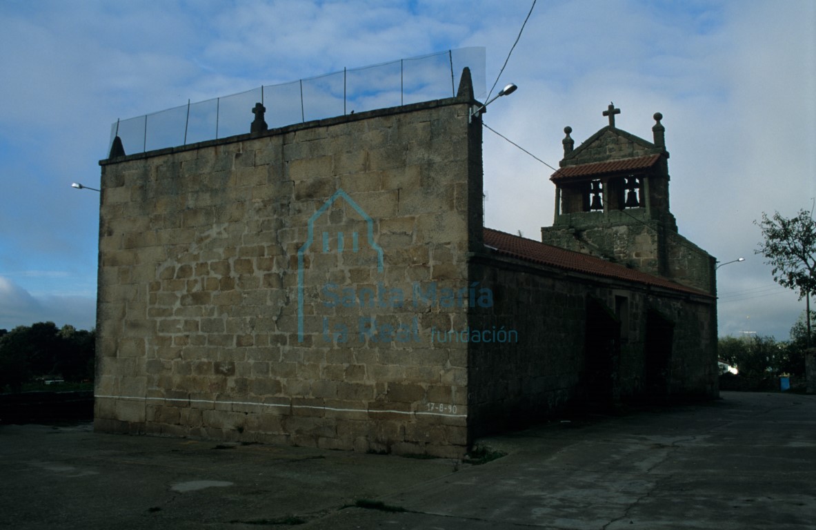 Vista de la iglesia desde el noreste