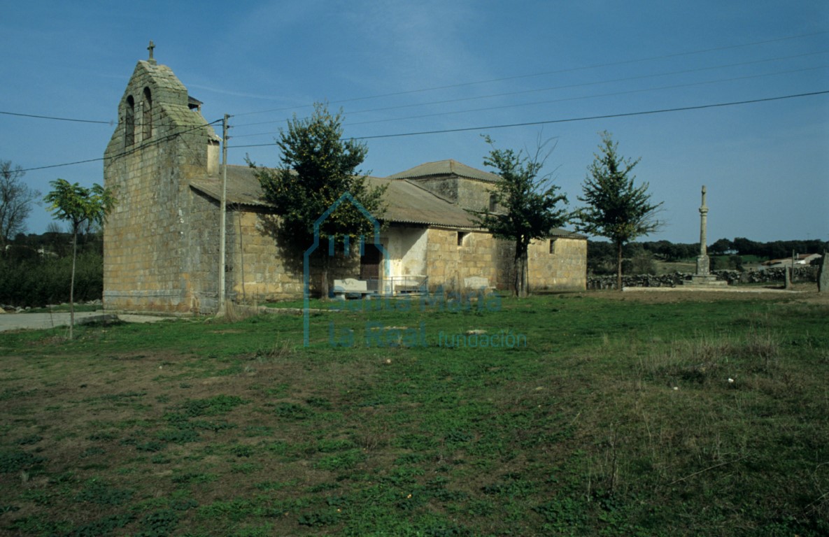 Vista de la iglesia desde el suroeste