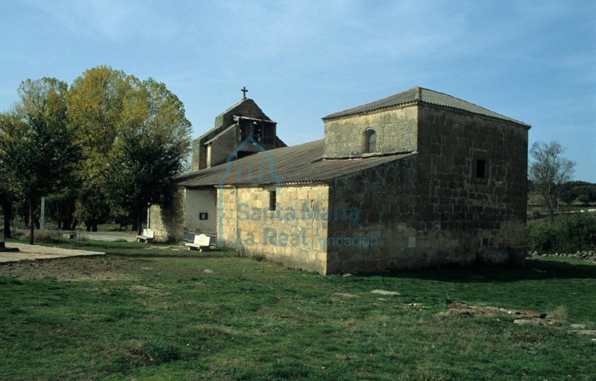 Vista de la iglesia desde el sureste