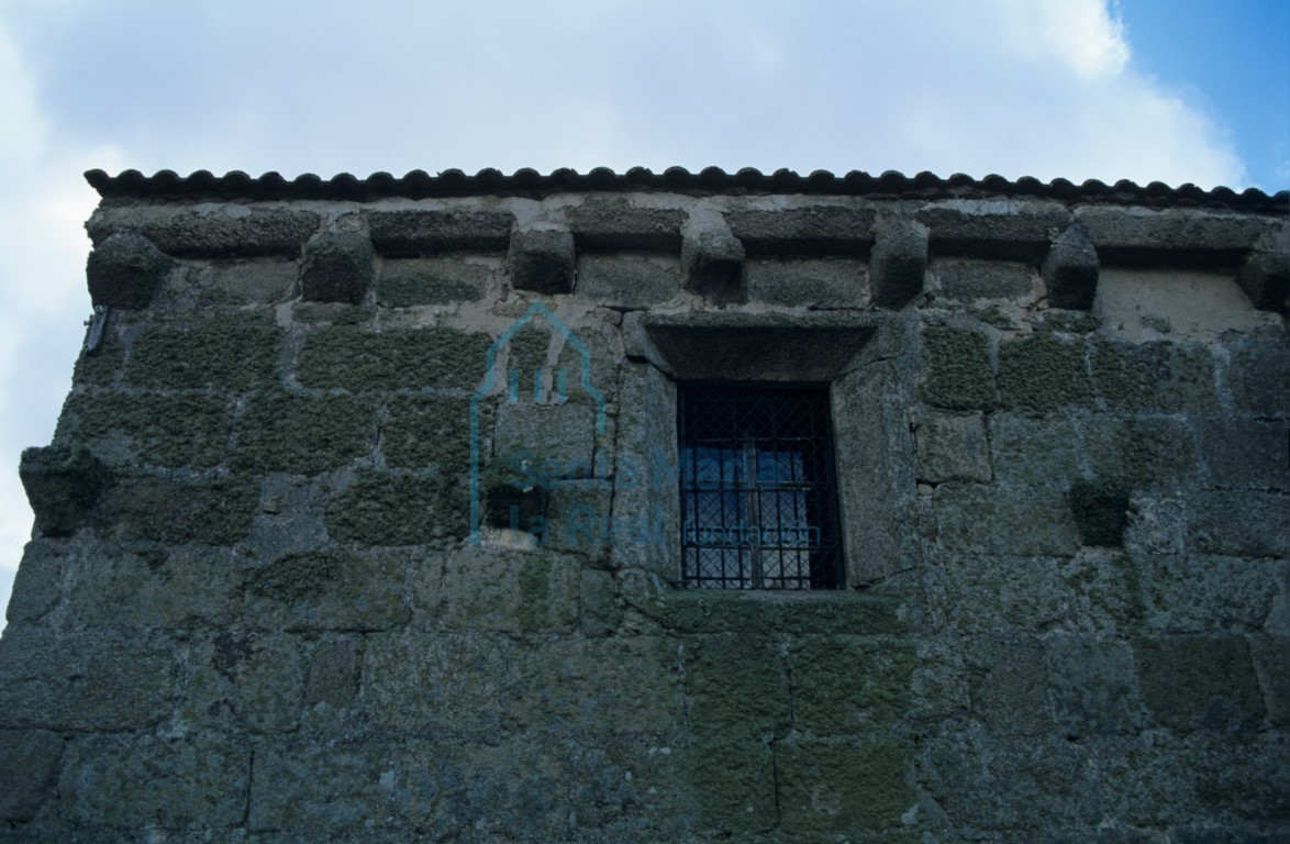 Canecillos en la fachada septentrional