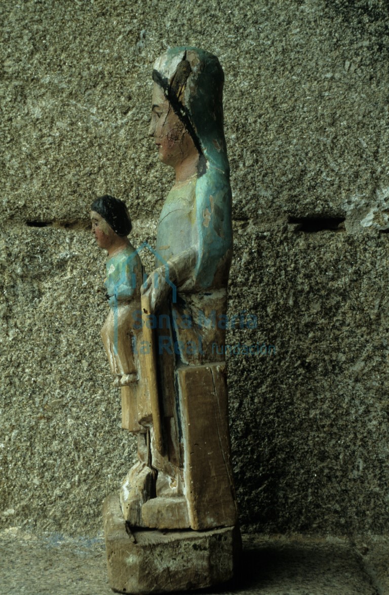 Vista lateral de la Virgen de la Guía