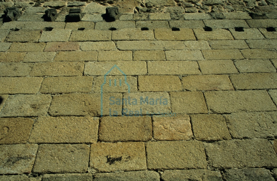 Detalle del muro meridional de la nave