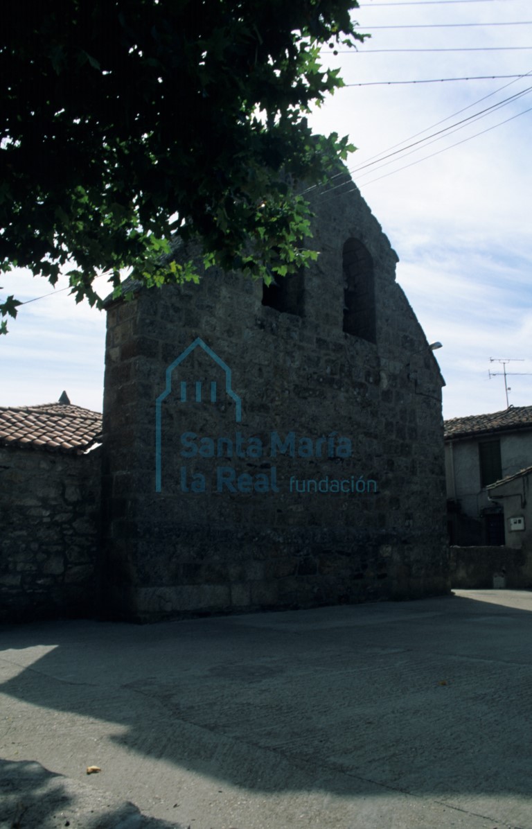 Vista de la espadaña Vista de la espadaña
