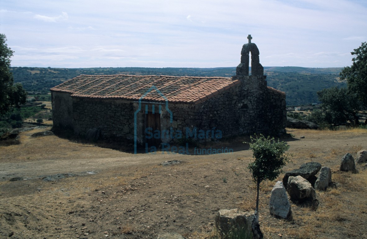 La ermita vista desde el noroeste