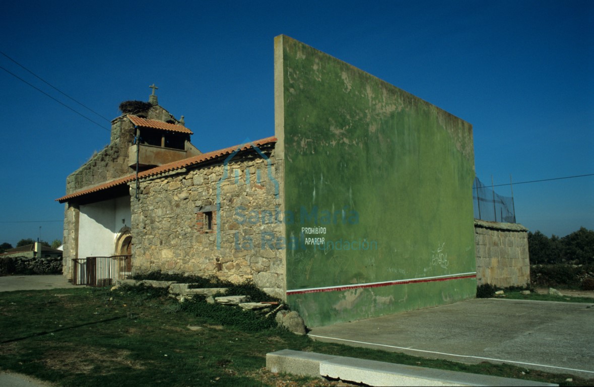 Vista del exterior desde el lado sureste