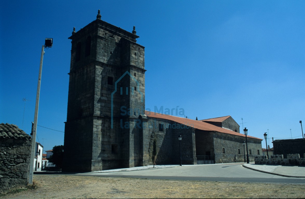 La iglesia vista desde el suroeste