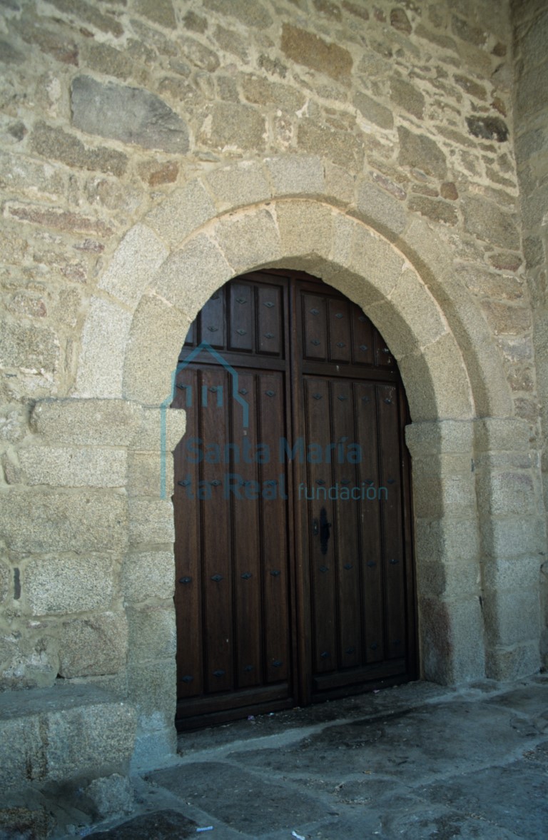 Portada románica en el muro sur