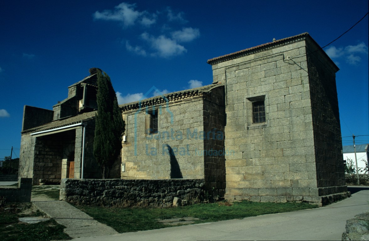 Iglesia vista desde el lado sureste